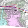 中池見湿地付近の北陸新幹線ルート。認可時のルート（黒）より約100m東側にずらし（赤）、湿地から遠ざける。