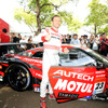 Y156に展示された2013MOTUL AUTECH GT-Rとロニー選手