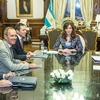 アルゼンチン大統領と会談するフォードモーター首脳