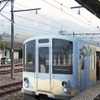 「観光電車」（右）の検討イメージ。2016年春以降の運行開始を予定している。