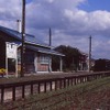 幌似駅は廃止後も記念公園として残されたが、現在は道路整備により公園全体が移動している。写真は移動前（1990年）。