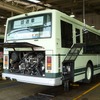 京都市交通局は8月に地下鉄・市バスの見学会を計4回実施する。写真は市バスの整備風景。