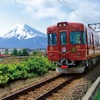 富士急は「富士急沿線から見える富士山・くらしの風景」をテーマにしたフォトコンテストを実施する。写真は富士山をバックに走る「富士登山電車」。