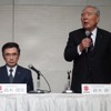 スズキ鈴木俊宏社長（左）と鈴木修会長（右）