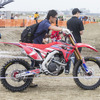 CRF450R、先行型の車両