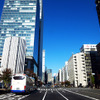 東京駅に近い鍛冶橋交差点付近。この交差点付近に京葉線地下ホームへと続く階段がある