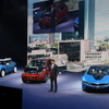 BMWのプレスカンファレンスでスピーチするハラルド・クルーガーCEO。この直後転倒し、イベントは急遽終了した（フランクフルトモーターショー15）