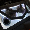 リアシートの背後にセットされたデジタルsぴーカー「Z7」とフルデジタルサブウーファー「Z25W」