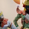 タイ王室に伝わる本格的な仮面舞踏劇「コーン」の演者たち