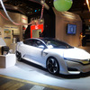 世界初公開となるホンダ外部給電器「Power Exporter 9000」と新型FCVコンセプトカー「Honda FCV CONCEPT」（CEATEC JAPAN 2015／幕張メッセ／10月7～10日）
