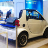 オムロンの車載用カメラ一体型距離センサー「LiCam」が前方の歩行者をとらえる（CEATEC JAPAN 2015／幕張メッセ／10月7～10日）