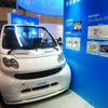 オムロンの車載用カメラ一体型距離センサー「LiCam」が前方の歩行者をとらえる（CEATEC JAPAN 2015／幕張メッセ／10月7～10日）