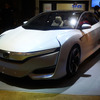 世界初公開となるホンダ外部給電器「Power Exporter 9000」と新型FCVコンセプトカー「Honda FCV CONCEPT」（CEATEC JAPAN 2015／幕張メッセ／10月7～10日）