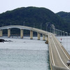 ドライブコースとして人気の角島大橋（山口県下関市豊北町）からみのりの丘ジビエセンター（山口県下関市豊田町）へはクルマで40分