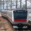 JR東日本千葉支社は京葉線の車両基地（京葉車両センター）の一般公開イベントを実施する。写真は京葉線を走るE233系電車。