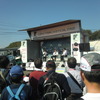 イベントブースも盛り上がるスーパーフォーミュラSUGO戦。このカテゴリーで4回チャンピオンになった経歴をもち、SUPER GTでは今も第一線で活躍中の本山哲選手のトークショーも開催された。