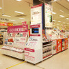 大型スーパーの一角に携帯電話ショップがあることから、主婦層の購入が非常に多いという