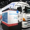 ハイブリッド技術は大型トラック「プロフィア」にも。バッテリーで冷蔵装置も動かせるという。