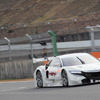 初めて乗るGTマシンでアグレッシブな走りを披露