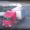 チェコで起きた大型トレーラーと列車の衝突事故