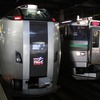 快速『エアポート』～特急『スーパーカムイ』による新千歳空港方面と旭川方面の直通運行がダイヤ改正を機に廃止される。写真は直通列車で使われている789系特急形電車（1000番台）（左）。
