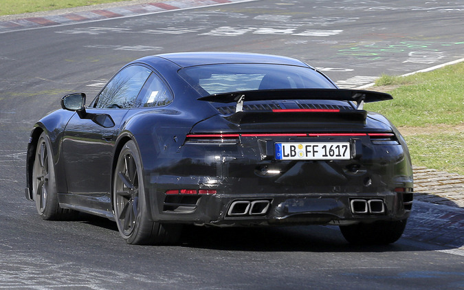 ヴェイロン超える加速力…ポルシェ 911ターボ、ワイドな次期型ボディを披露 画像
