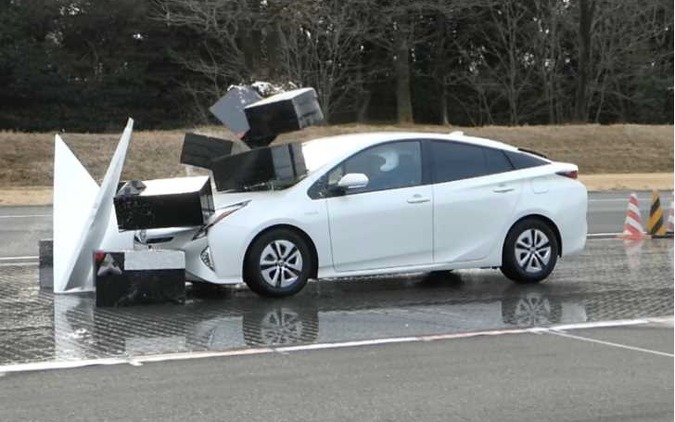 ビデオ公開…衝突被害軽減ブレーキは事故を回避できない?! 国交省 画像