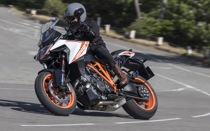 【KTM 1290スーパーデュークGT 試乗】思わず「神バイク……」と呟いた…河西啓介 画像