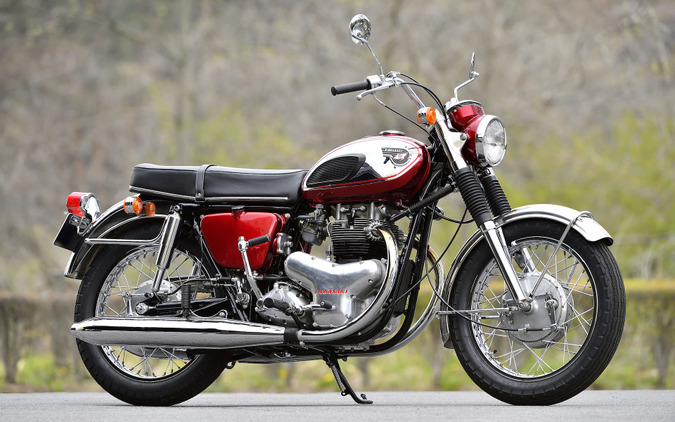 右足でギアチェンジ!? カワサキビッグバイクの元祖「W1」に試乗して再認識した“魂”と進化 画像