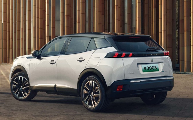 プジョー 2008 新型のEV、世界初公開…広州モーターショー2019 画像