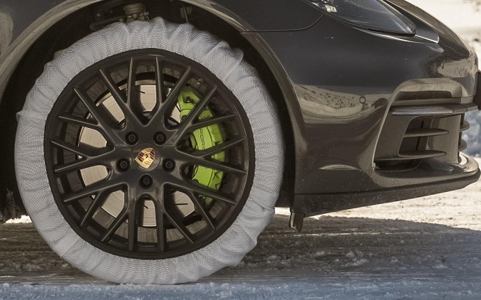 サイズはアバウトでOK、布製タイヤチェーン『スノーソックス』がスペインから上陸 画像