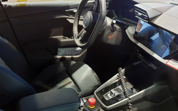 アウディ S3 次期型、運転席はランボルギーニ風!? 最新テスト車を目撃 画像