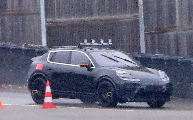 ポルシェ初の電動SUV『マカンEV』、初期開発車両をスクープ!次世代プラットフォーム採用へ 画像