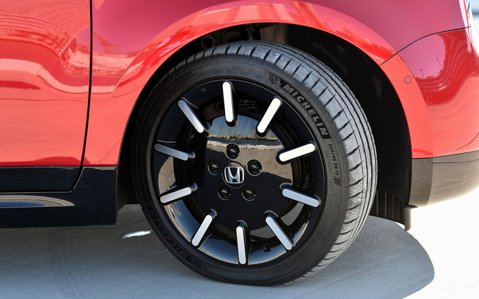 ホンダe アドバンス（写真は17インチ）