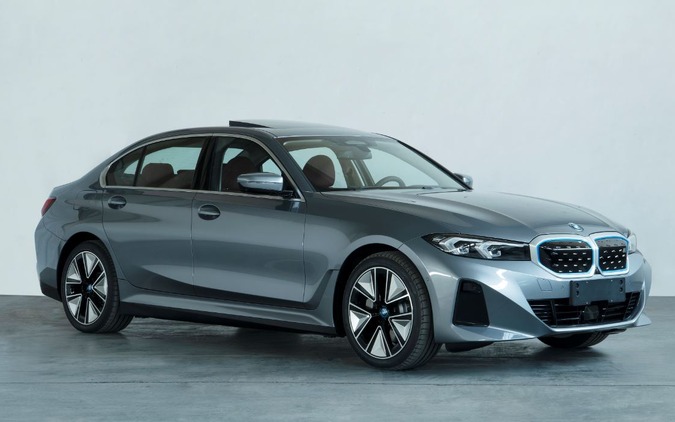 BMW 3シリーズのEV、中国で写真公開…デビュー間近か 画像