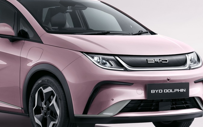 BYDのEV『ドルフィン』に300万円を切る特別限定車、ピンクボディで電動テールゲート装備 画像