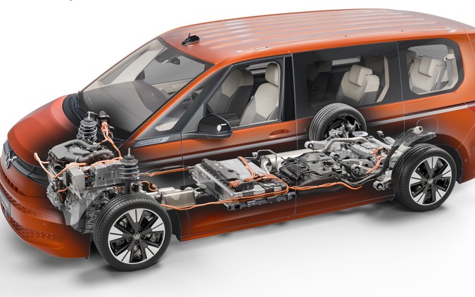 VWのミニバン『マルチバン』とキャンパー『カリフォルニア』、PHEV用4WDシステムを新開発 画像