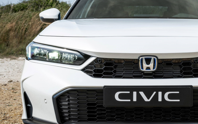 ホンダ『シビック e:HEV』英国モデルの新デザインに好感触! SNSではその価格にも注目が集まっており… 画像