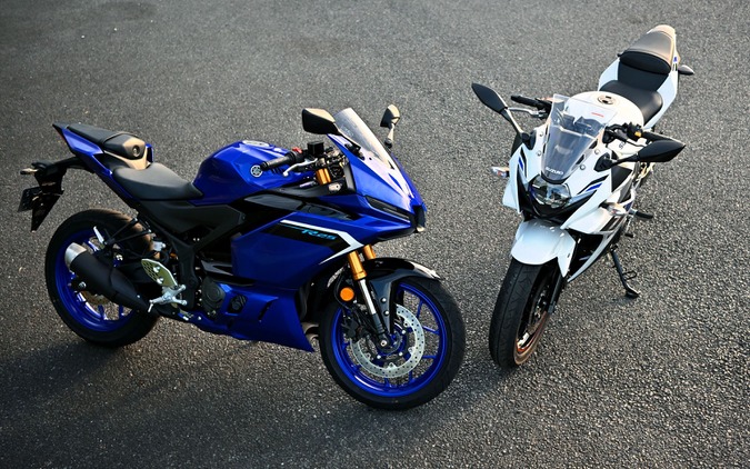 「小さなハヤブサ」と「小さなYZF-R1」が宿っている…同じ250ccスポーツでも全く違う!? スズキ『GSX250R』とヤマハ『YZF-R25』を乗り比べてみた 画像
