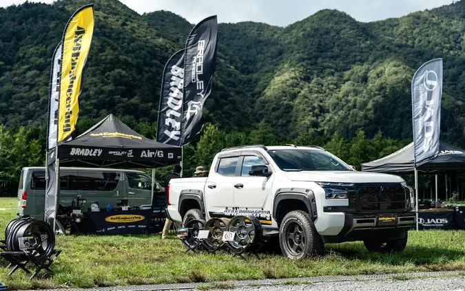 トライトンに“王道”を！ 4×4エンジニアリングのブラッドレーVが映える理由…スターキャンプ2025 画像