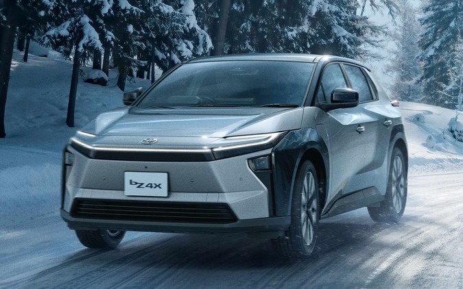 トヨタのEV『bZ4X』、一部改良で航続746kmに延長…480万円から 画像