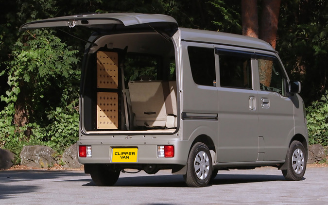 日産『クリッパー』に「マルチラック」、荷室アレンジ自在で車中泊にも対応…210万6500円から 画像