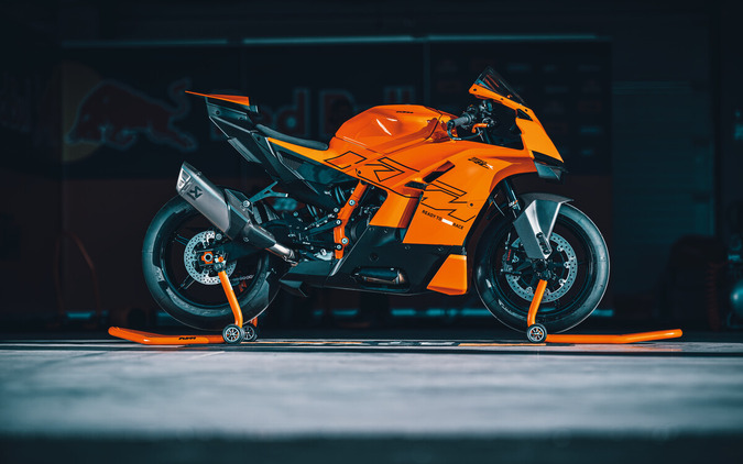 KTM、高性能スーパースポーツ『990 RC R』の2026年モデルを発表 画像