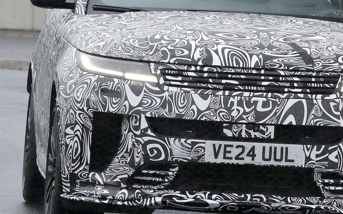 センターに極太マフラー装着！『レンジローバー・スポーツSV』が現行初のアップグレードへ 画像