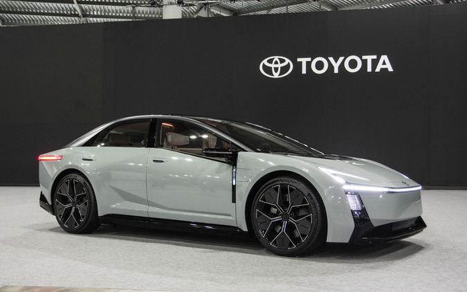 カローラクロスと立場が逆転、だからこそ生まれた「斬新セダン」のデザイン…ジャパンモビリティショー2025 画像