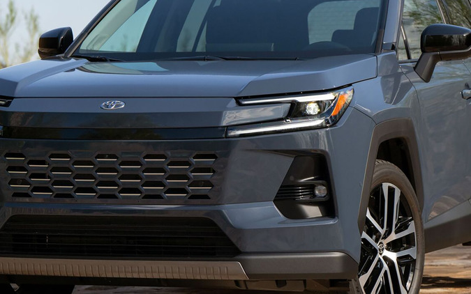 「輸入するの？」トヨタ『RAV4ハイブリッド』新型が先行して米国発売へ！SNSの注目は「ハンマーヘッド顔」 画像