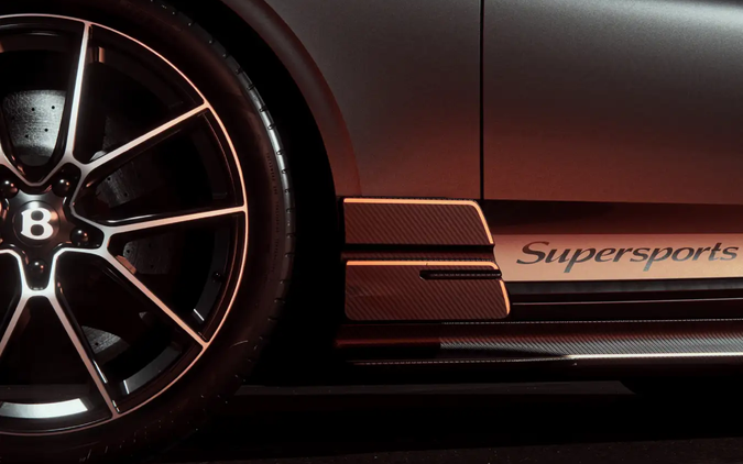 現行ベントレー最軽量、『スーパースポーツ』 新型は初の後輪駆動に…11月14日発表へ 画像