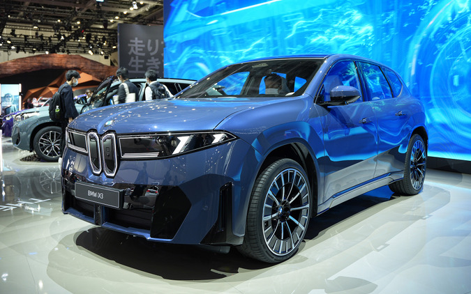 「実物は想像以上」BMWの新デザイン採用した新型『iX3』日本初公開で話題に、「テスラの次はこれ」の声も 画像