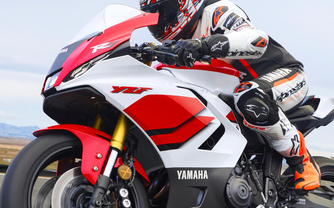 「もはやフルモデルチェンジ」ヤマハ『R7』の大幅進化に驚きの声！ 6軸IMU搭載にシャシー刷新、日本導入に期待高まる 画像