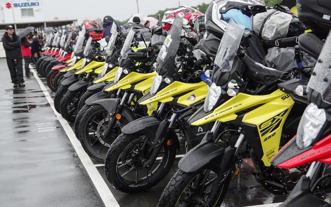 Vスト熱がアツすぎる…！スズキ「Vストロームミーティング2025」開催、「650cc」の存続を開発者が言及!? 画像